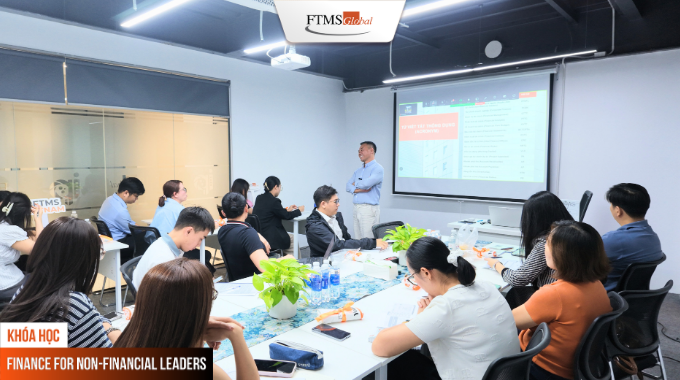 Khai giảng lớp tài chính dành cho lãnh đạo.