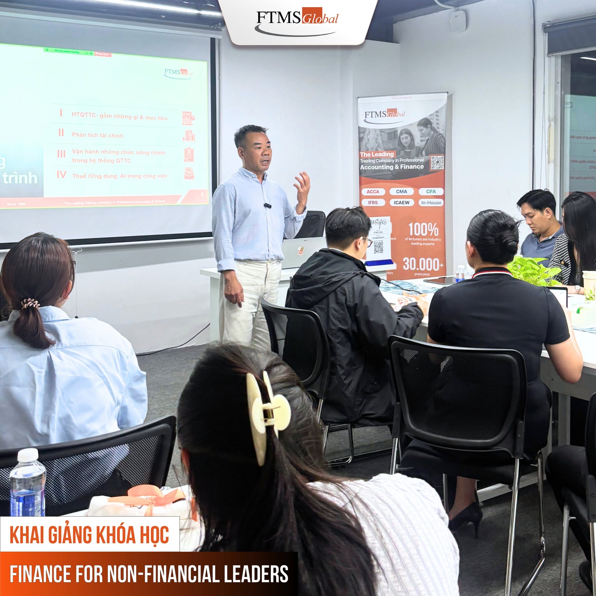 Chương trình kết hợp hướng dẫn, tư vấn và coaching xuyên suốt quá trình học, gắn trực tiếp với những bài toán thực tế từ doanh nghiệp của học viên